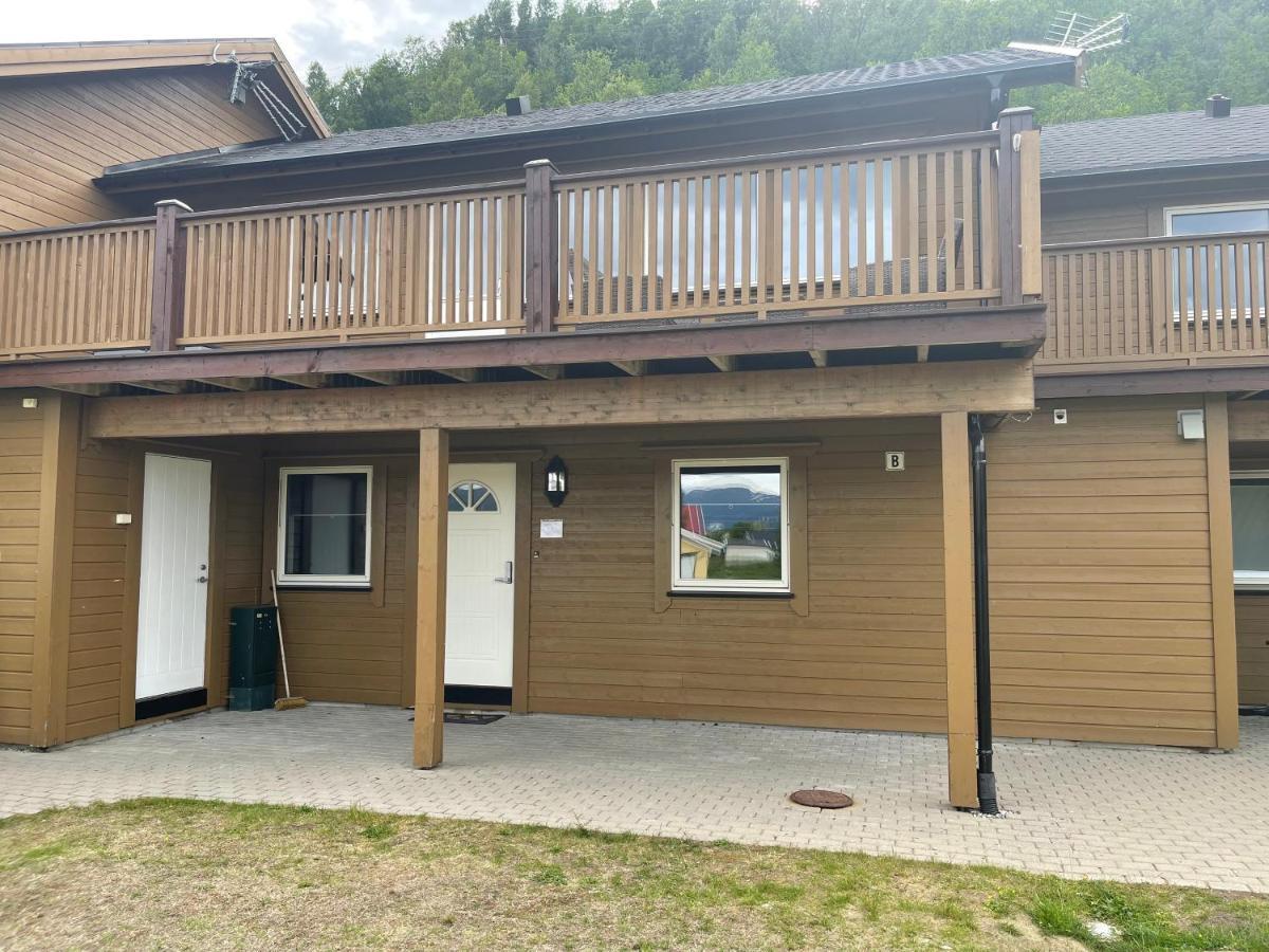 Pa Taket Overnatting Sørkjosen Extérieur photo