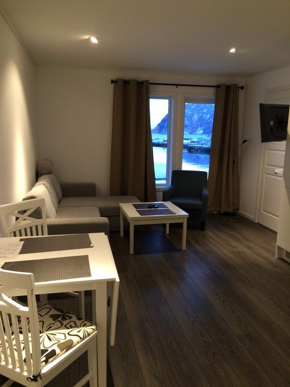 Pa Taket Overnatting Sørkjosen Chambre photo
