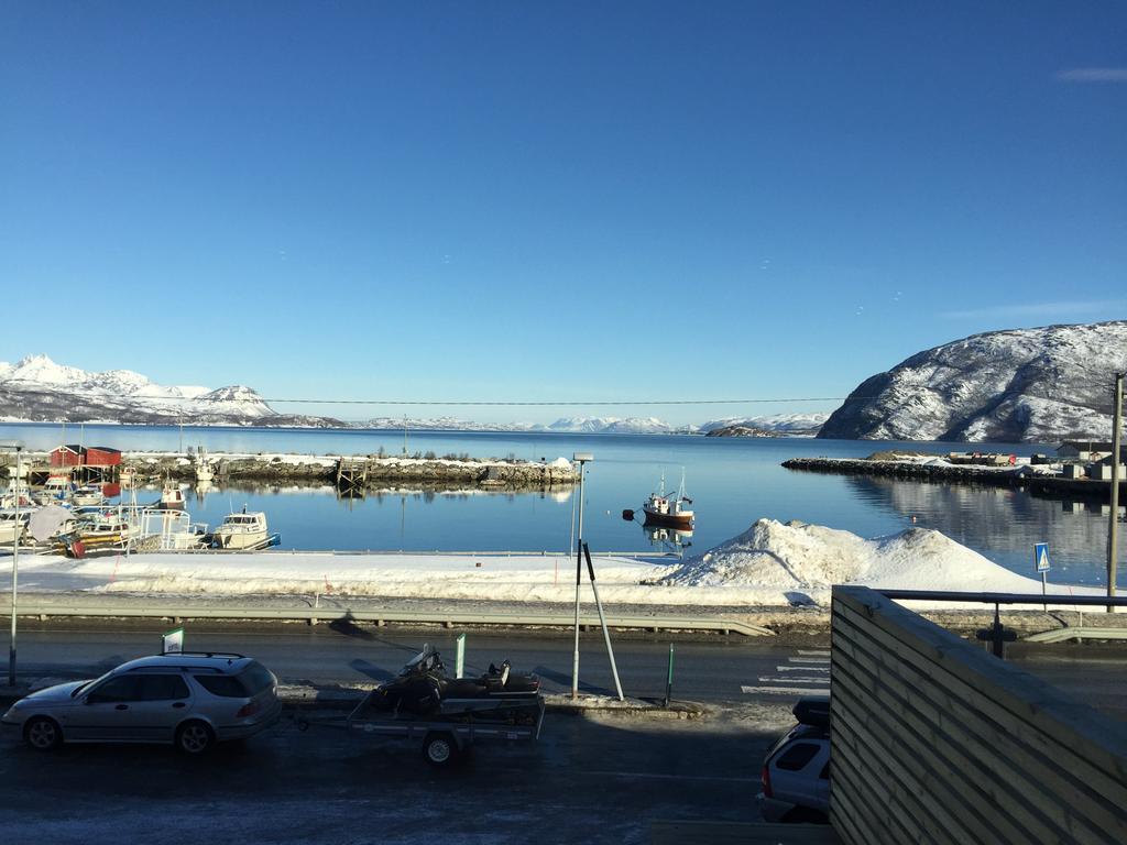 Pa Taket Overnatting Sørkjosen Extérieur photo