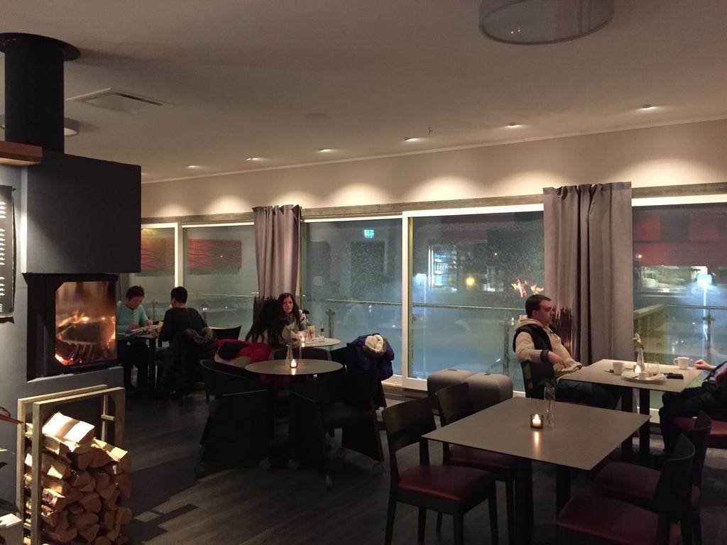 Pa Taket Overnatting Sørkjosen Extérieur photo