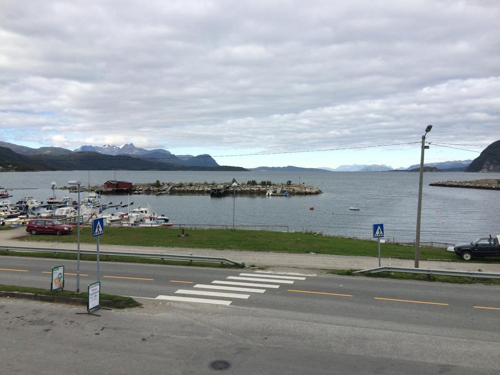 Pa Taket Overnatting Sørkjosen Extérieur photo